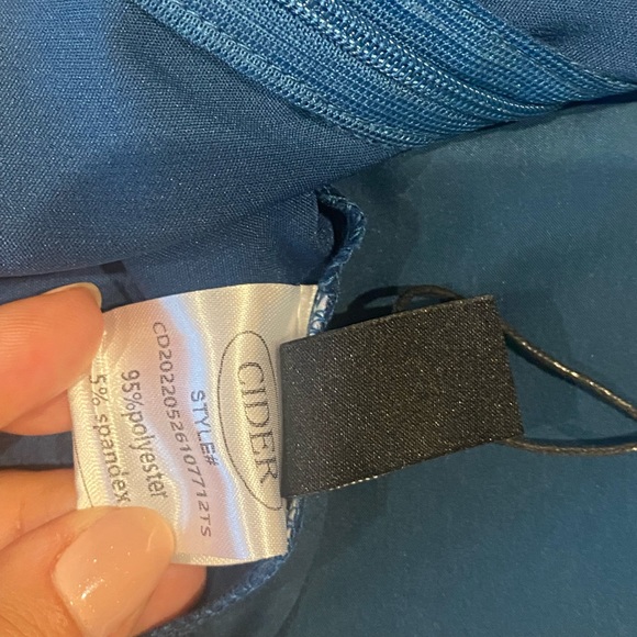 Blue top - Picture 6 of 7